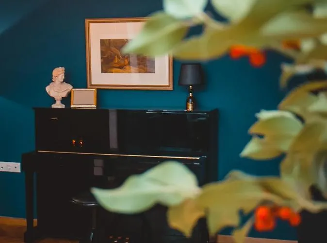 Firstlineskg3 Moodsolutions Living Salonic